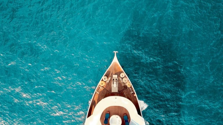 Sanovnik čamac – šta znači sanjati čamac?